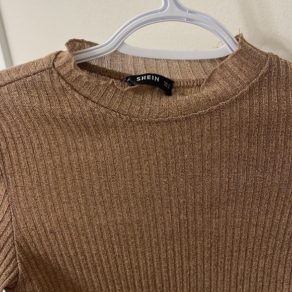SHEIN Beige Ribbed Crop Top - Picture 3 of 4